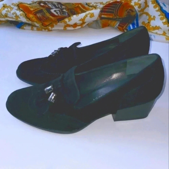 Stuart Weizman Black Suede Tassle Accent Pump - Picture 7 of 8